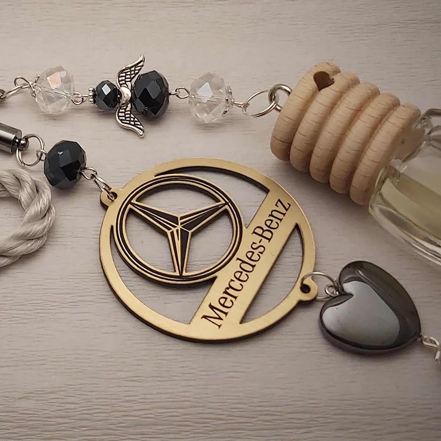 Mercedes - Benz kvapukas su širdele - Pakabutis.lt